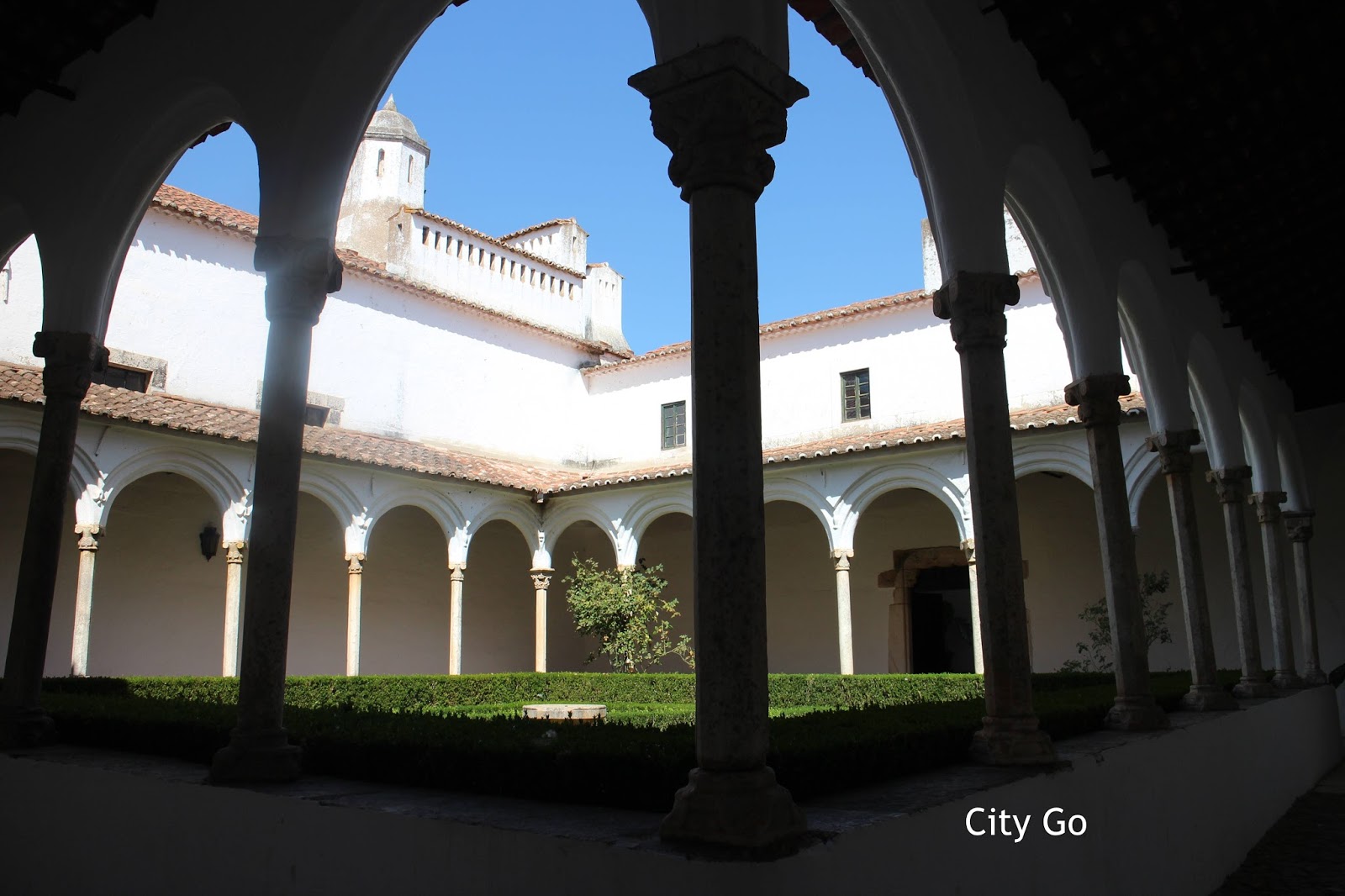 https://mdw-travel-data-us-east-1.s3.amazonaws.com/img/country/Portugal/Vila-Vicosa-Ducal-Palace/img_02.jpg