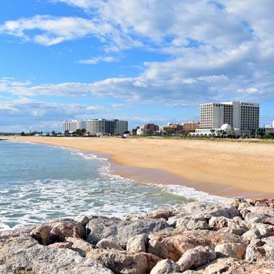 https://mdw-travel-data-us-east-1.s3.amazonaws.com/img/country/Portugal/Vilamoura-Beach/img_02.jpg