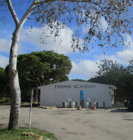https://mdw-travel-data-us-east-1.s3.amazonaws.com/img/country/Portugal/Vilamoura-Tennis-Academy/img_02.jpg