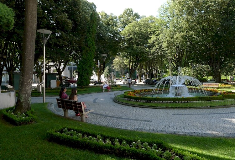 https://mdw-travel-data-us-east-1.s3.amazonaws.com/img/country/Portugal/Viseu-Rossio/img_03.jpg