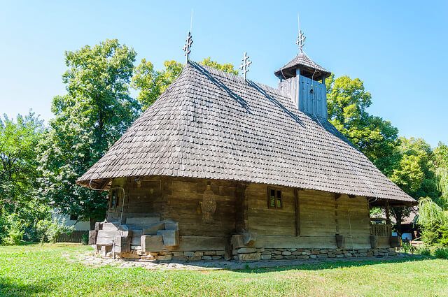 https://mdw-travel-data-us-east-1.s3.amazonaws.com/img/country/Romania/1-Decembrie-Park/img_02.jpg