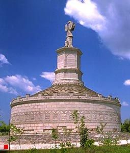 https://mdw-travel-data-us-east-1.s3.amazonaws.com/img/country/Romania/Adamclisi-Mausoleum/img_01.jpg