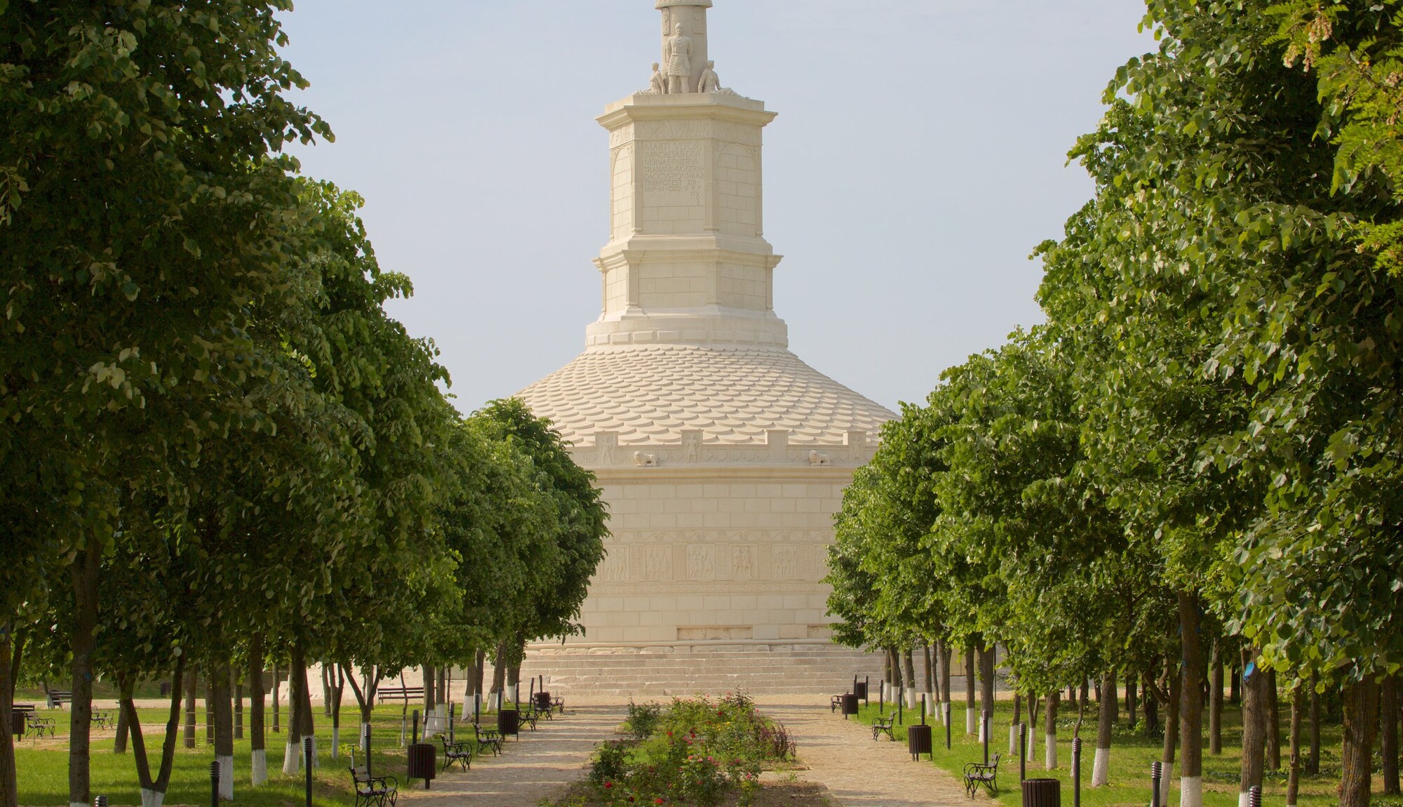 https://mdw-travel-data-us-east-1.s3.amazonaws.com/img/country/Romania/Adamclisi-Mausoleum/img_05.jpg