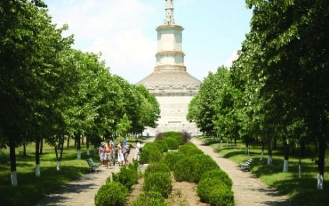 https://mdw-travel-data-us-east-1.s3.amazonaws.com/img/country/Romania/Adamclisi-Sculptural-Ensemble/img_02.jpg