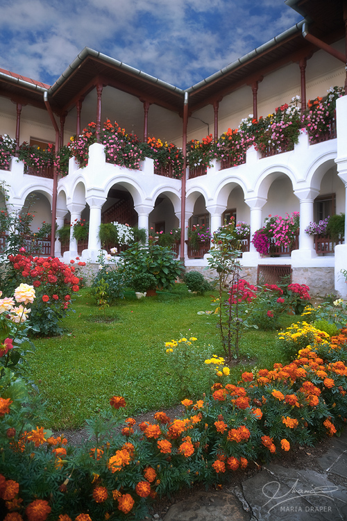 https://mdw-travel-data-us-east-1.s3.amazonaws.com/img/country/Romania/Agapia-Monastery/img_03.jpg