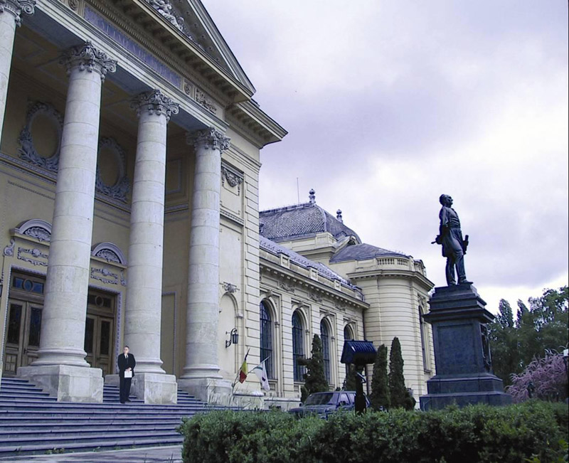https://mdw-travel-data-us-east-1.s3.amazonaws.com/img/country/Romania/Al-Davila-Theatre/img_02.jpg