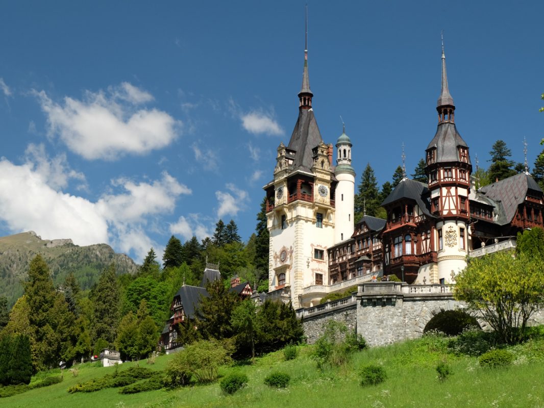 https://mdw-travel-data-us-east-1.s3.amazonaws.com/img/country/Romania/Alunisu-Monastery/img_01.jpg