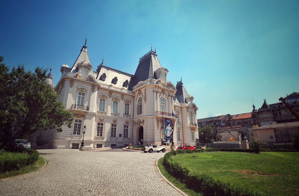 https://mdw-travel-data-us-east-1.s3.amazonaws.com/img/country/Romania/Art-Museum-of-Craiova/img_01.jpg