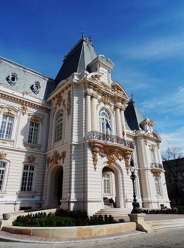 https://mdw-travel-data-us-east-1.s3.amazonaws.com/img/country/Romania/Art-Museum-of-Craiova/img_03.jpg