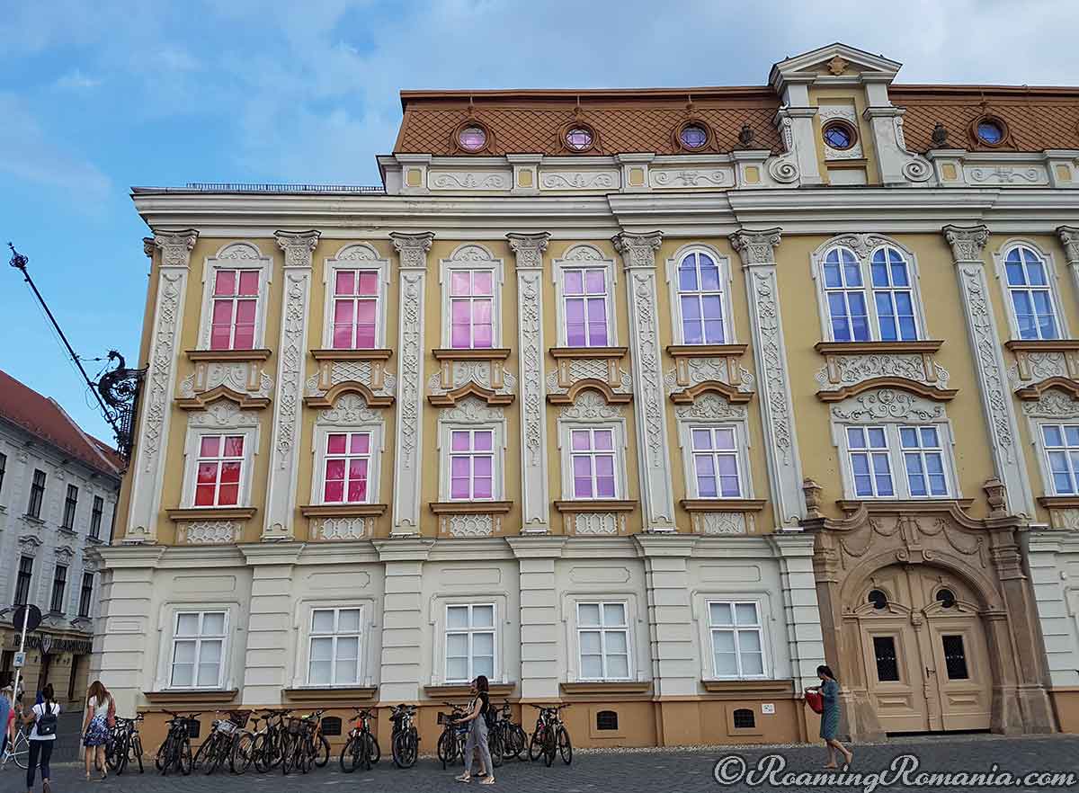 https://mdw-travel-data-us-east-1.s3.amazonaws.com/img/country/Romania/Baroque-Palace/img_01.jpg