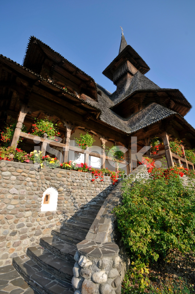 https://mdw-travel-data-us-east-1.s3.amazonaws.com/img/country/Romania/Barsana-Monastery/img_03.jpg