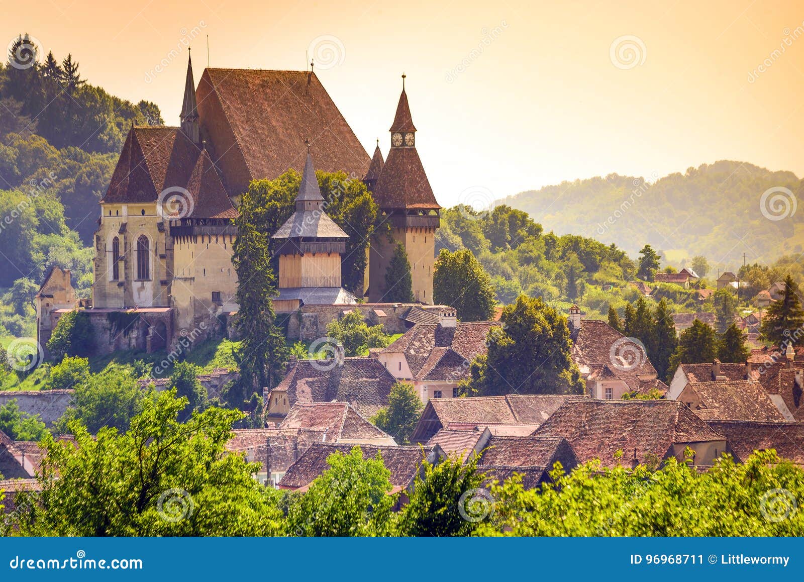 https://mdw-travel-data-us-east-1.s3.amazonaws.com/img/country/Romania/Biertan-Fortified-Church/img_02.jpg
