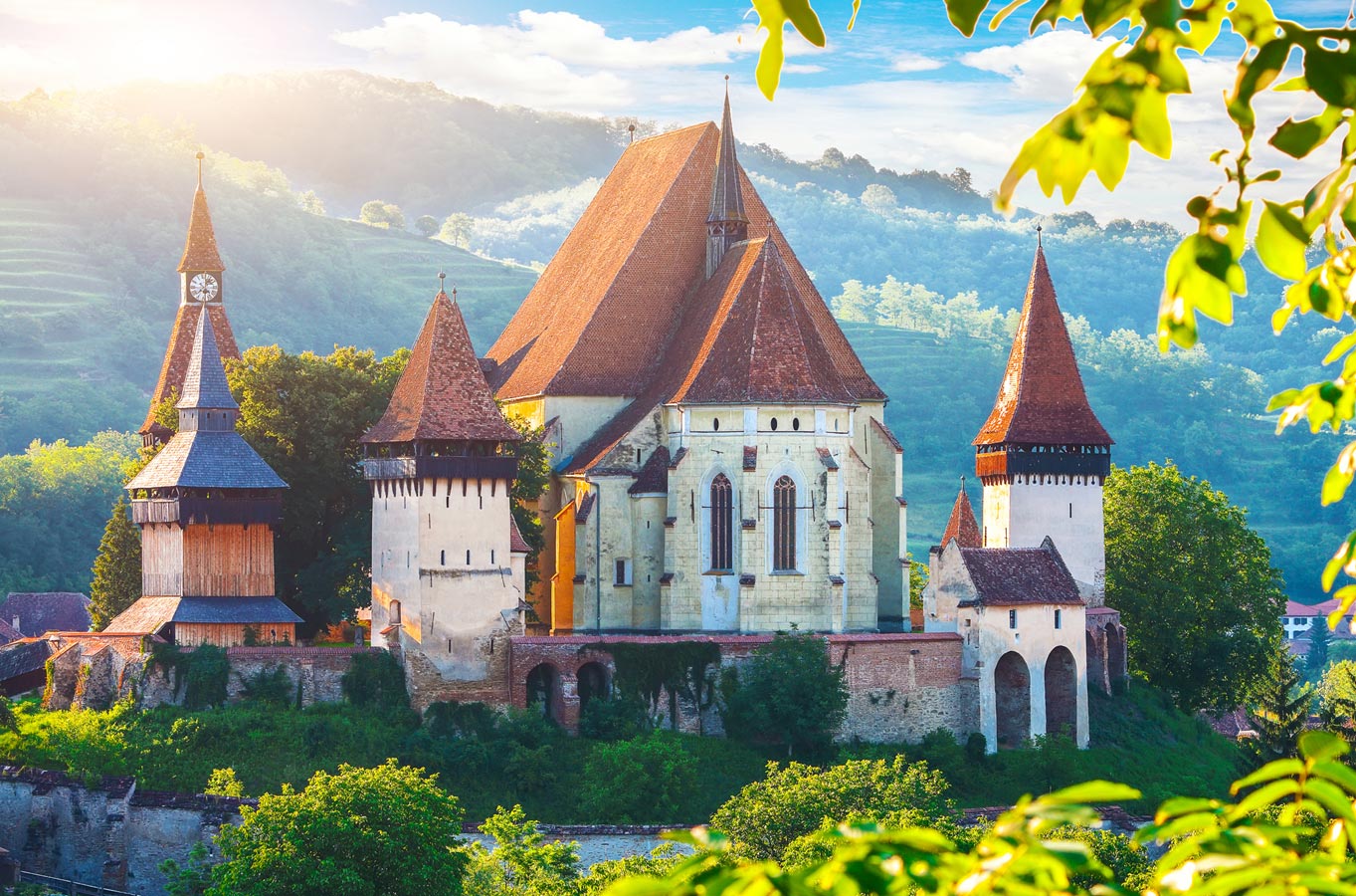 https://mdw-travel-data-us-east-1.s3.amazonaws.com/img/country/Romania/Biertan-Fortified-Church/img_05.jpg