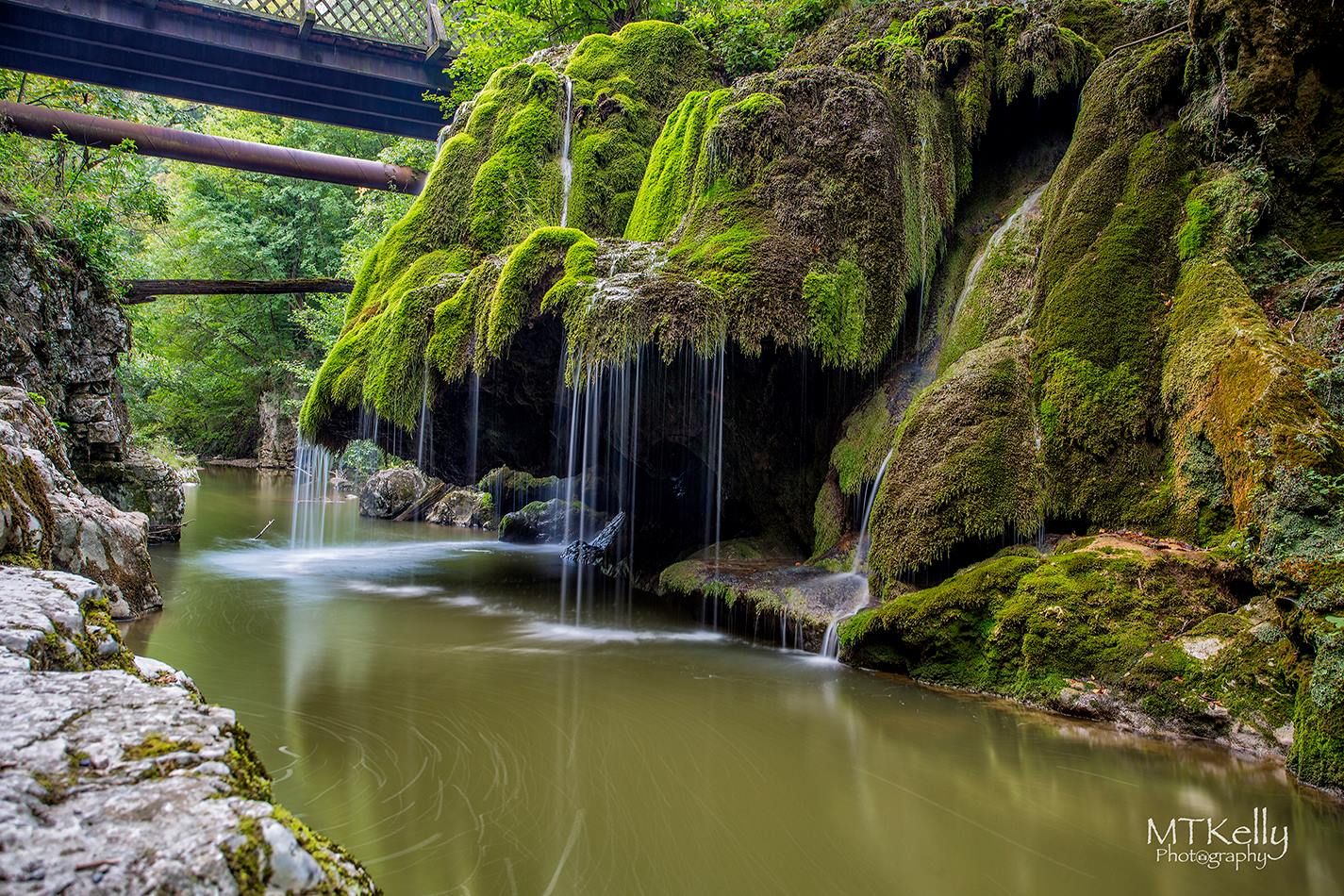 https://mdw-travel-data-us-east-1.s3.amazonaws.com/img/country/Romania/Bigar-Waterfall/img_02.jpg