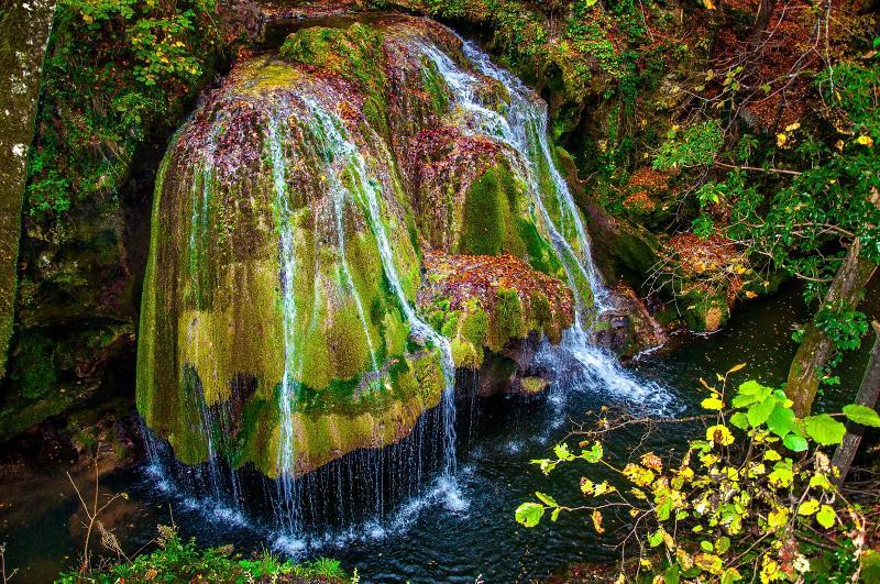 https://mdw-travel-data-us-east-1.s3.amazonaws.com/img/country/Romania/Bigar-Waterfall/img_03.jpg