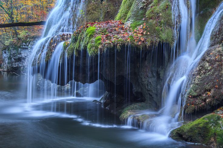 https://mdw-travel-data-us-east-1.s3.amazonaws.com/img/country/Romania/Bigar-Waterfall/img_04.jpg