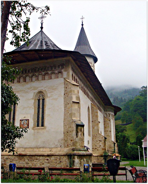 https://mdw-travel-data-us-east-1.s3.amazonaws.com/img/country/Romania/Bistrita-Monastery/img_01.jpg