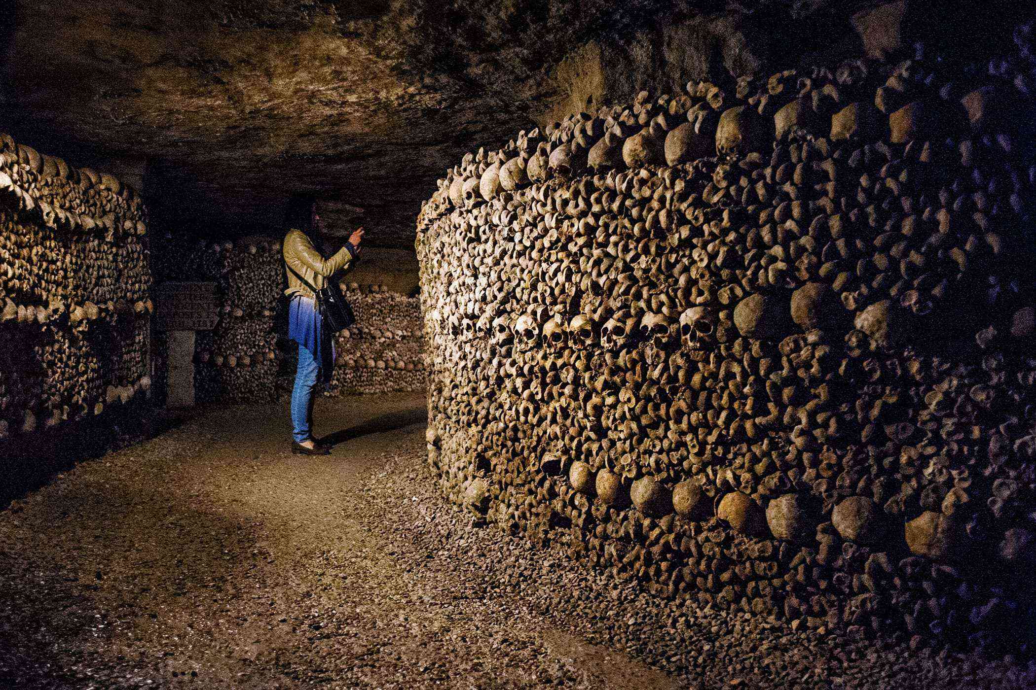 https://mdw-travel-data-us-east-1.s3.amazonaws.com/img/country/Romania/Black-Church-Catacombs/img_03.jpg