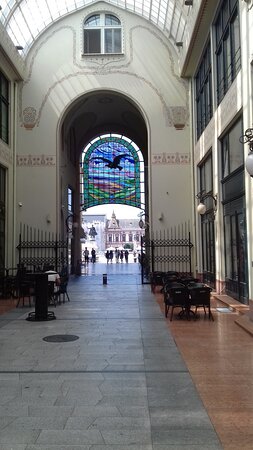 https://mdw-travel-data-us-east-1.s3.amazonaws.com/img/country/Romania/Black-Hawk-Palace-Arcade/img_00.jpg