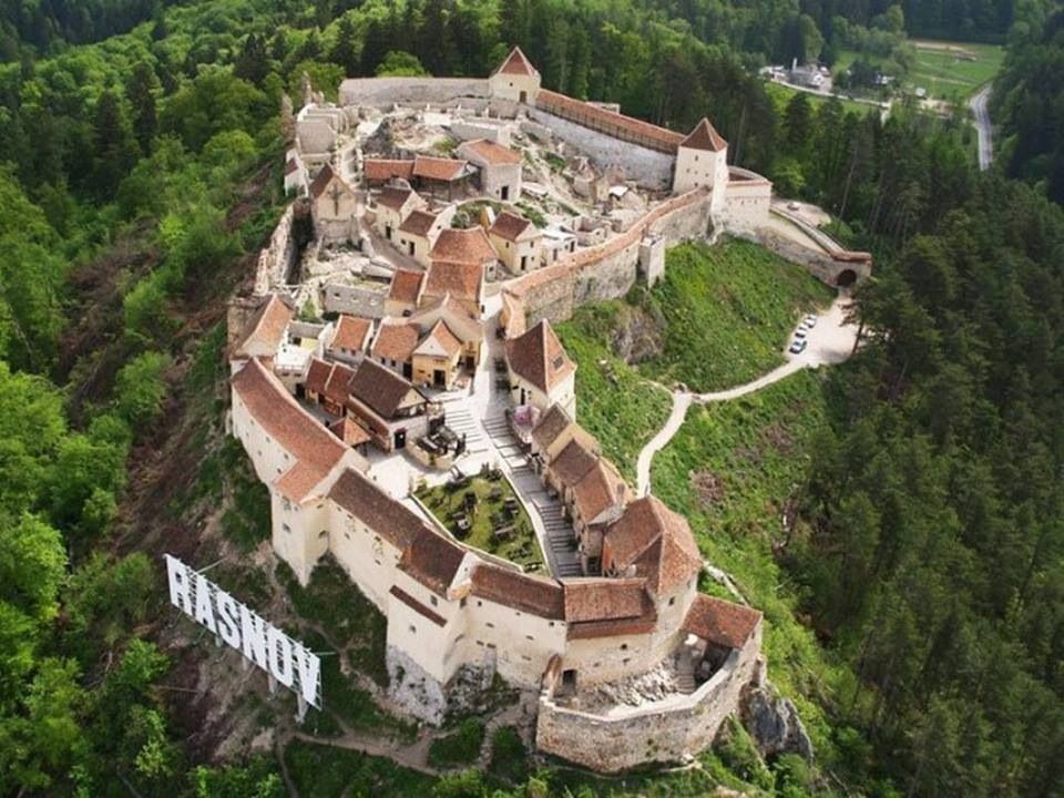 https://mdw-travel-data-us-east-1.s3.amazonaws.com/img/country/Romania/Brasov-Citadel/img_01.jpg