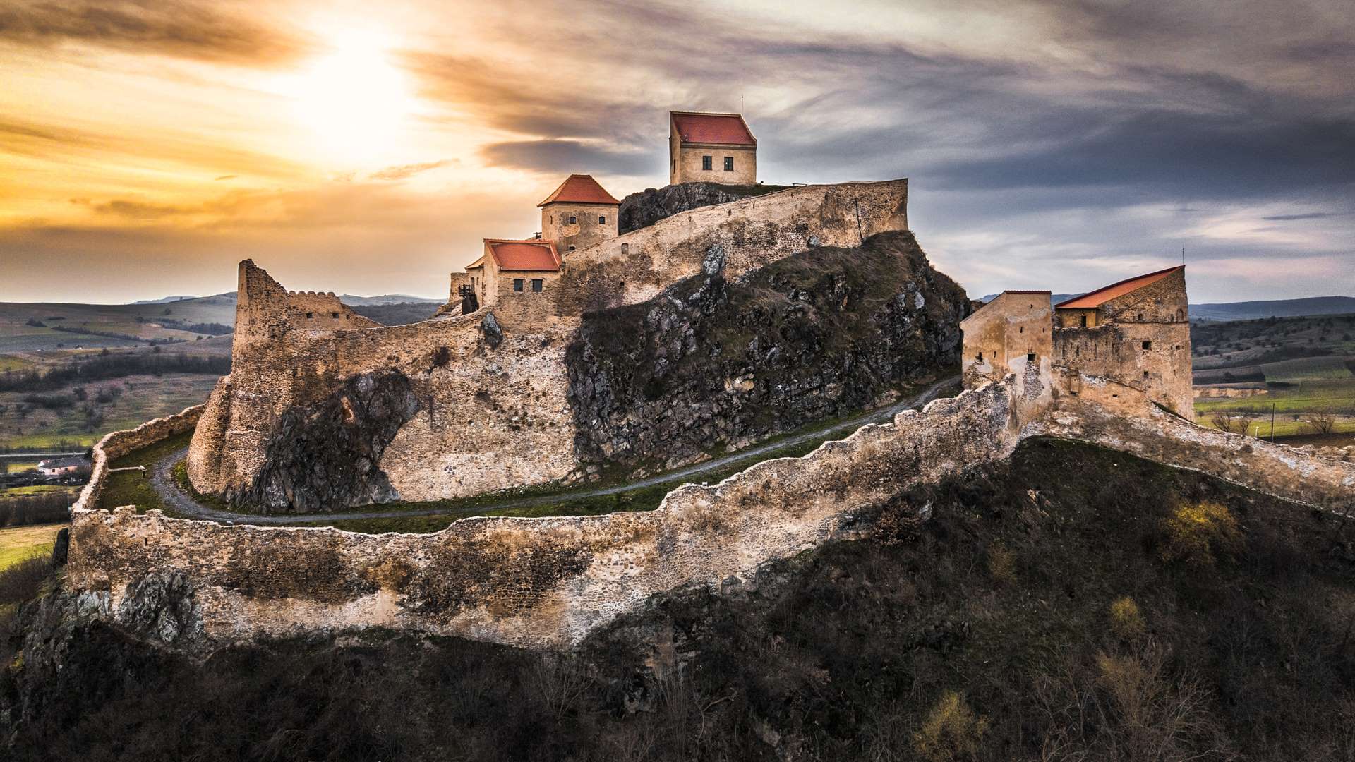 https://mdw-travel-data-us-east-1.s3.amazonaws.com/img/country/Romania/Brasov-Citadel/img_02.jpg