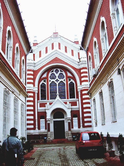https://mdw-travel-data-us-east-1.s3.amazonaws.com/img/country/Romania/Brasov-Synagogue/img_02.jpg