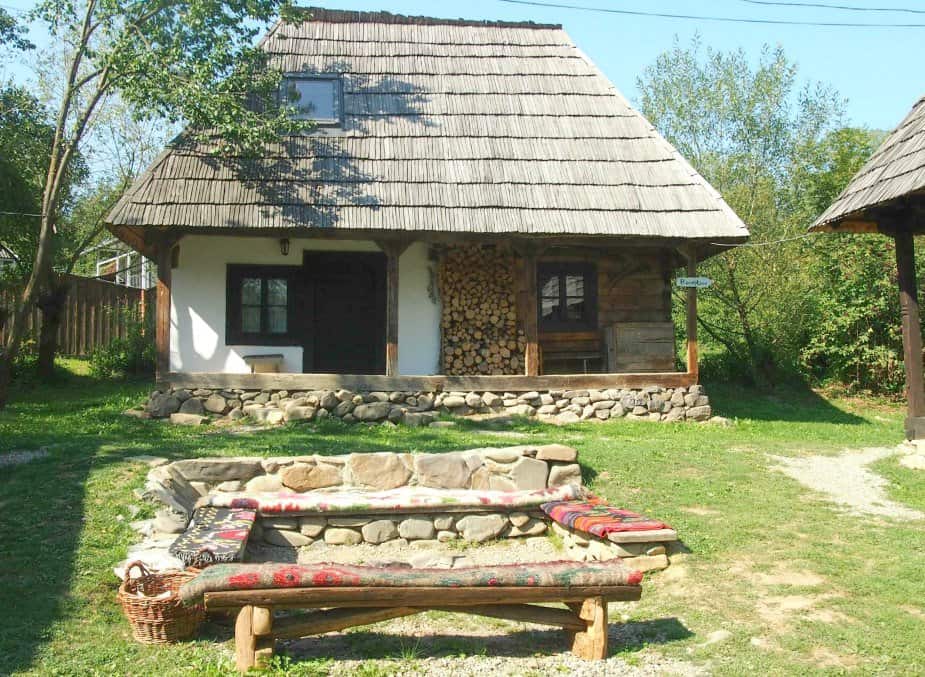https://mdw-travel-data-us-east-1.s3.amazonaws.com/img/country/Romania/Breb-Village/img_02.jpg
