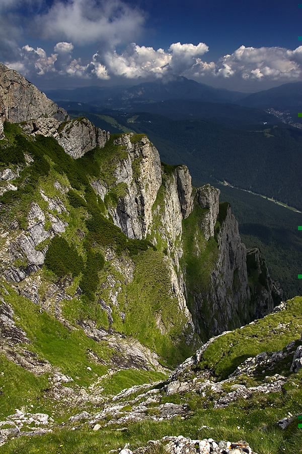 https://mdw-travel-data-us-east-1.s3.amazonaws.com/img/country/Romania/Bucegi-Mountains/img_01.jpg