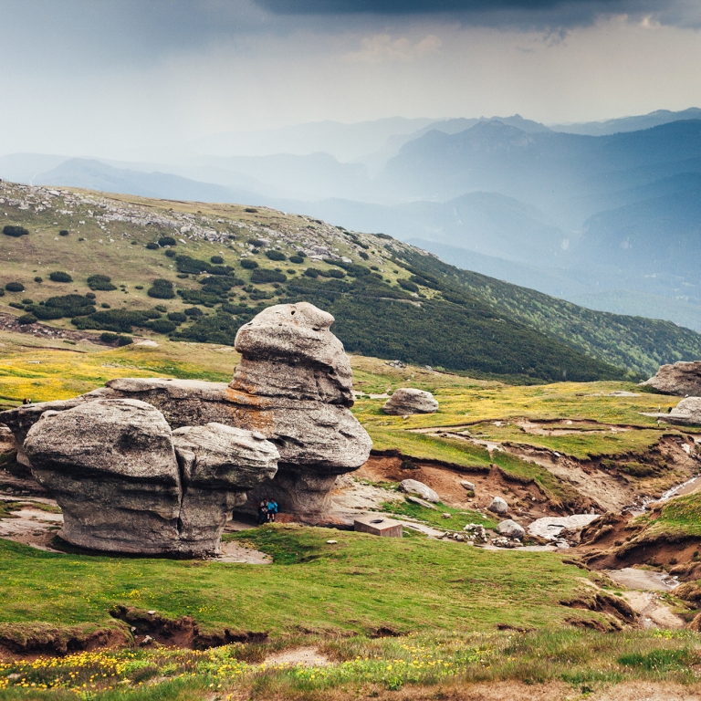 https://mdw-travel-data-us-east-1.s3.amazonaws.com/img/country/Romania/Bucegi-National-Park/img_00.jpg