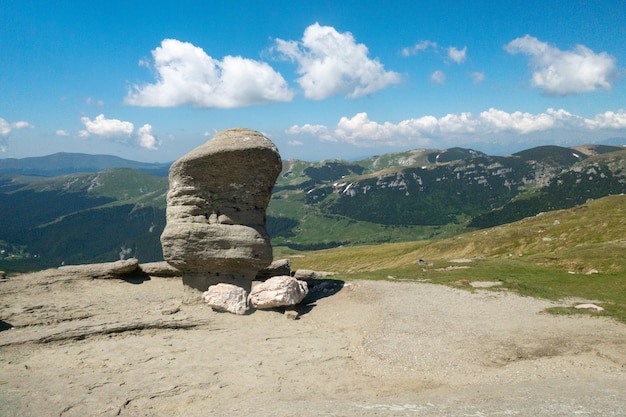 https://mdw-travel-data-us-east-1.s3.amazonaws.com/img/country/Romania/Bucegi-National-Park/img_02.jpg