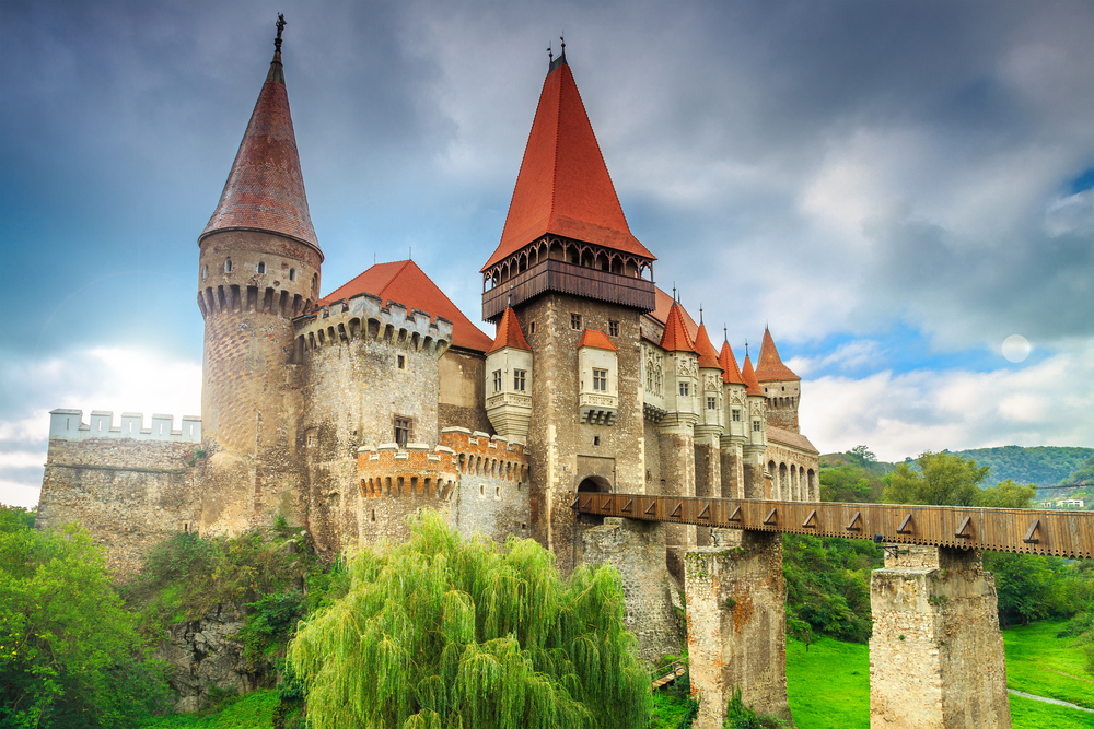 https://mdw-travel-data-us-east-1.s3.amazonaws.com/img/country/Romania/Bucium-Bad-Valley/img_02.jpg