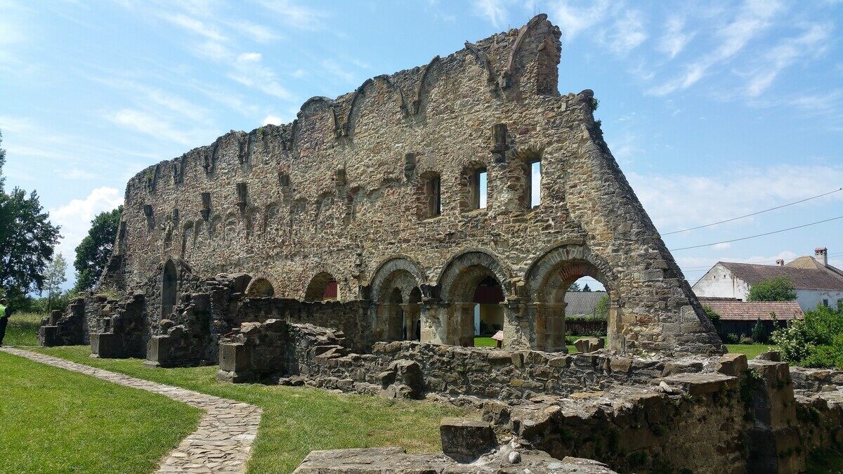 https://mdw-travel-data-us-east-1.s3.amazonaws.com/img/country/Romania/Carta-Monastery/img_03.jpg