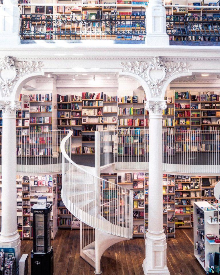 https://mdw-travel-data-us-east-1.s3.amazonaws.com/img/country/Romania/Carturesti-bookstore/img_02.jpg