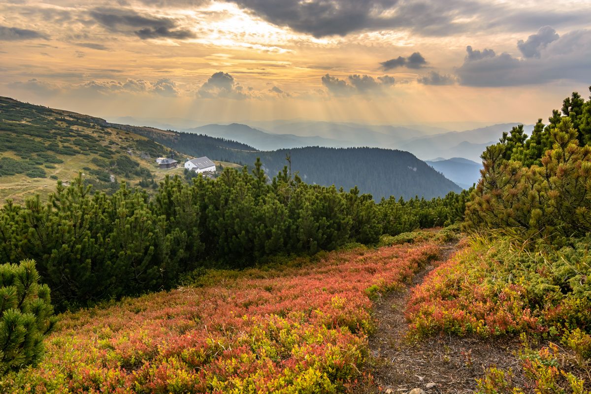 https://mdw-travel-data-us-east-1.s3.amazonaws.com/img/country/Romania/Ceahlau-National-Park/img_01.jpg