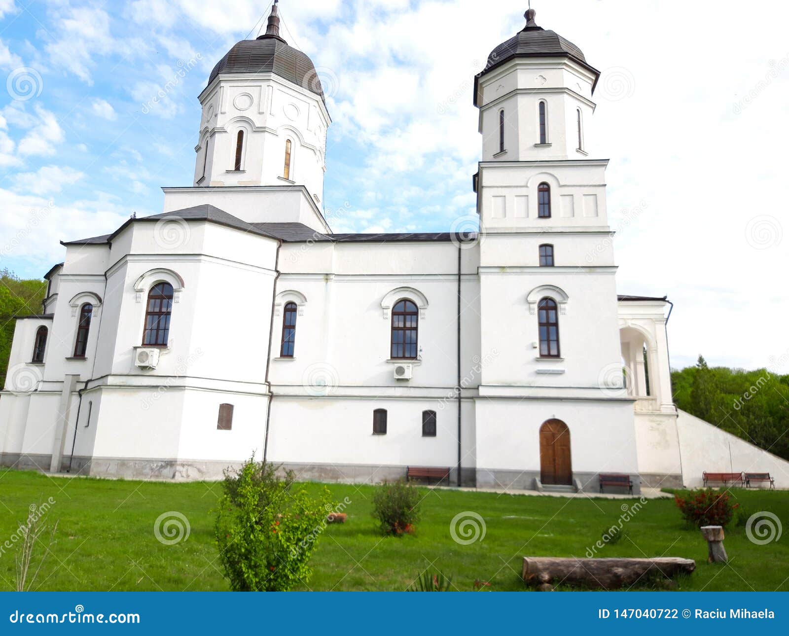 https://mdw-travel-data-us-east-1.s3.amazonaws.com/img/country/Romania/Celic-Dere-Monastery/img_01.jpg