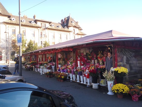 https://mdw-travel-data-us-east-1.s3.amazonaws.com/img/country/Romania/Cibin-Market/img_01.jpg