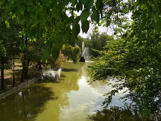 https://mdw-travel-data-us-east-1.s3.amazonaws.com/img/country/Romania/Cismigiu-Gardens/img_02.jpg