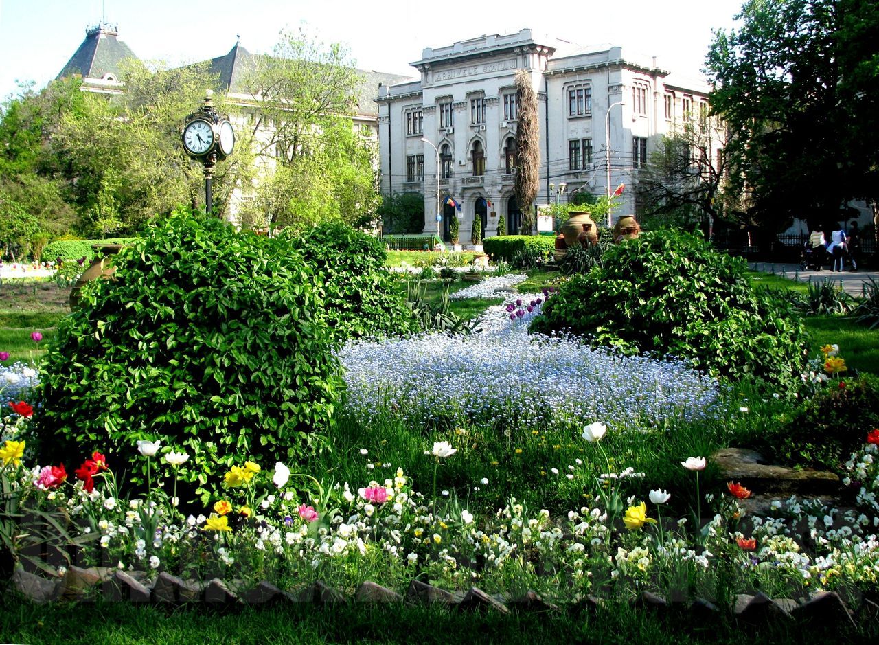 https://mdw-travel-data-us-east-1.s3.amazonaws.com/img/country/Romania/Cismigiu-Gardens/img_03.jpg