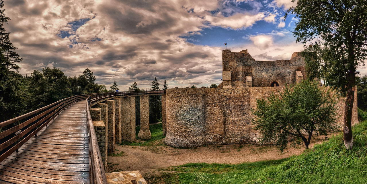 https://mdw-travel-data-us-east-1.s3.amazonaws.com/img/country/Romania/Citadel-Park/img_03.jpg