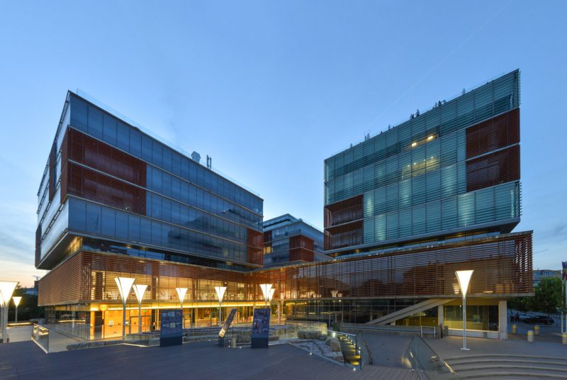 https://mdw-travel-data-us-east-1.s3.amazonaws.com/img/country/Romania/City-Business-Centre/img_03.jpg