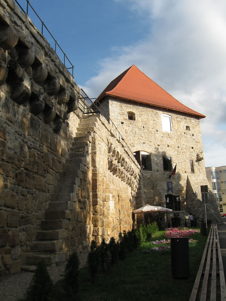 https://mdw-travel-data-us-east-1.s3.amazonaws.com/img/country/Romania/Cluj-Napoca-Tailors-Bastion/img_00.jpg