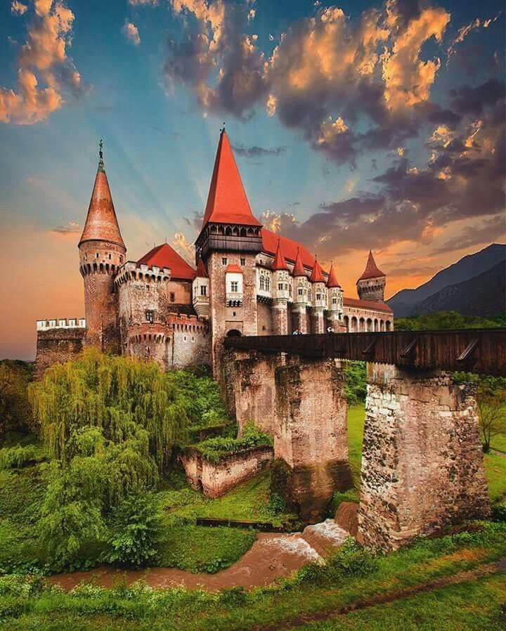 https://mdw-travel-data-us-east-1.s3.amazonaws.com/img/country/Romania/Corvin-Castle/img_01.jpg