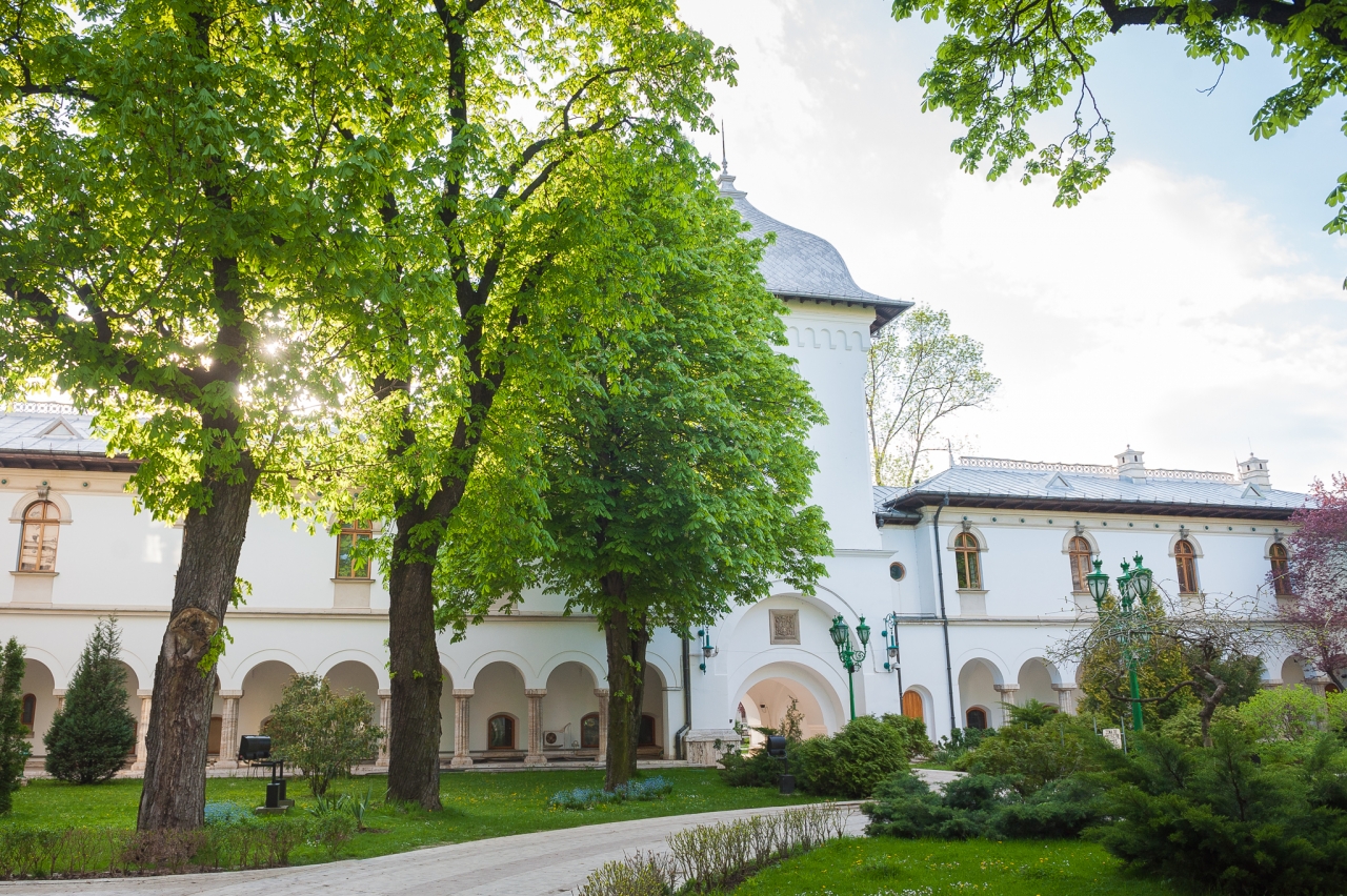 https://mdw-travel-data-us-east-1.s3.amazonaws.com/img/country/Romania/Cotroceni-Palace/img_02.jpg