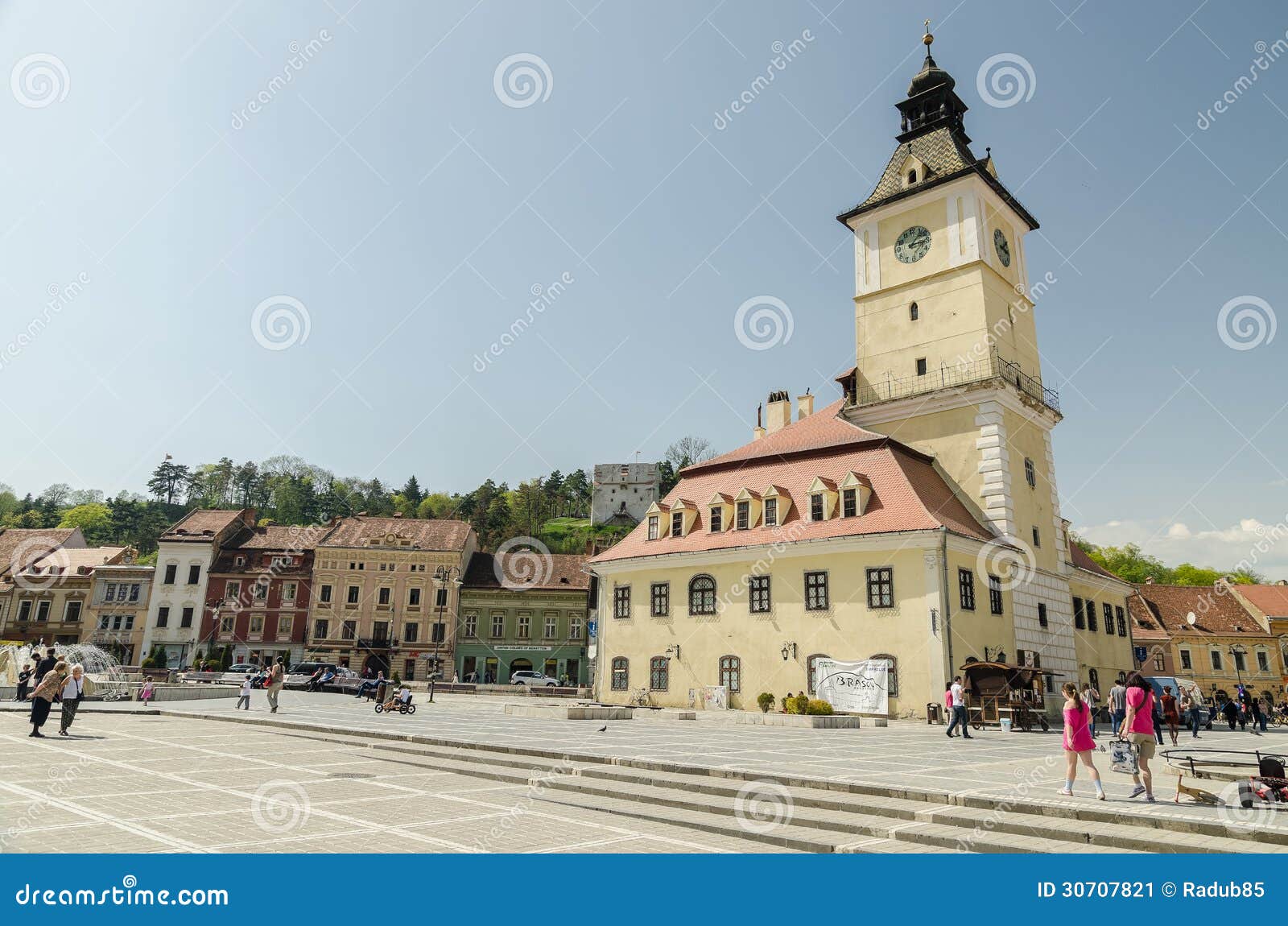 https://mdw-travel-data-us-east-1.s3.amazonaws.com/img/country/Romania/Council-Square/img_01.jpg