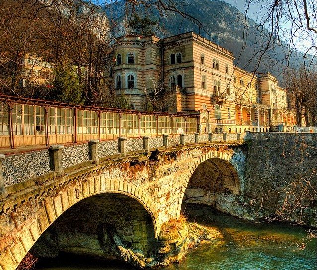 https://mdw-travel-data-us-east-1.s3.amazonaws.com/img/country/Romania/ECO-Resort-Cerna/img_00.jpg