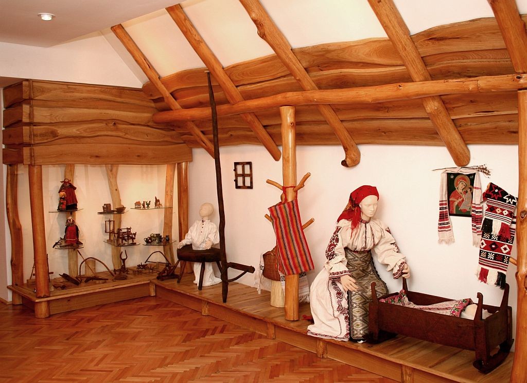 https://mdw-travel-data-us-east-1.s3.amazonaws.com/img/country/Romania/Ethnographic-Museum-of-Transylvania/img_00.jpg