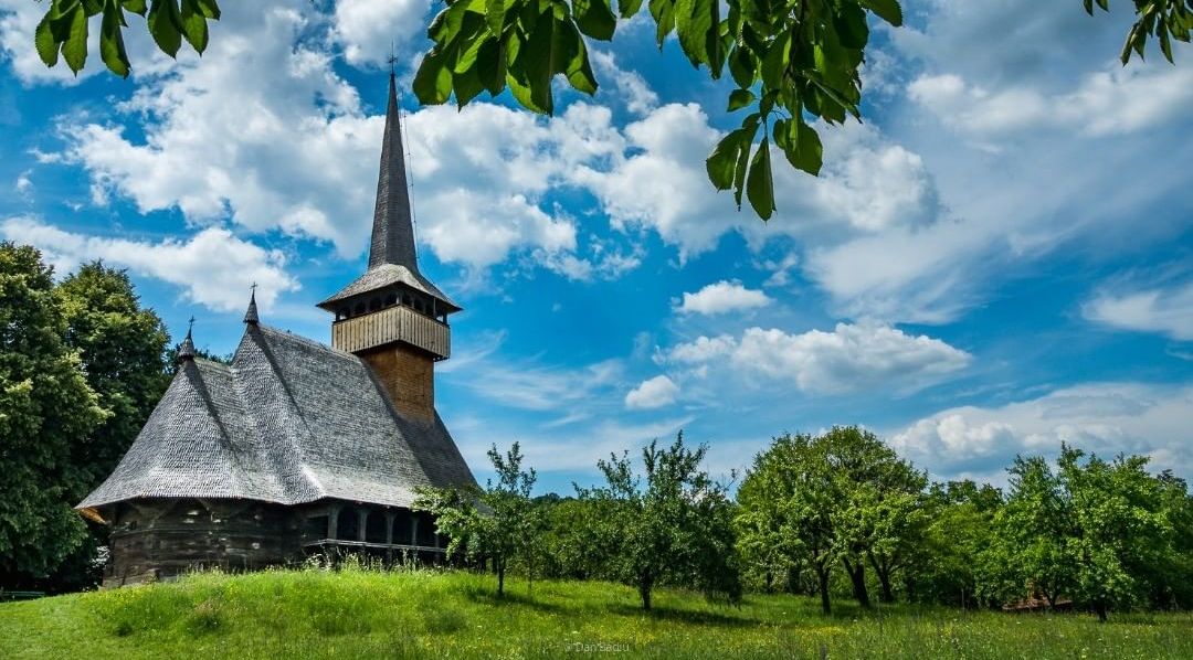 https://mdw-travel-data-us-east-1.s3.amazonaws.com/img/country/Romania/Etno-Agrarian-Museum-Romulus-Vuia/img_01.jpg