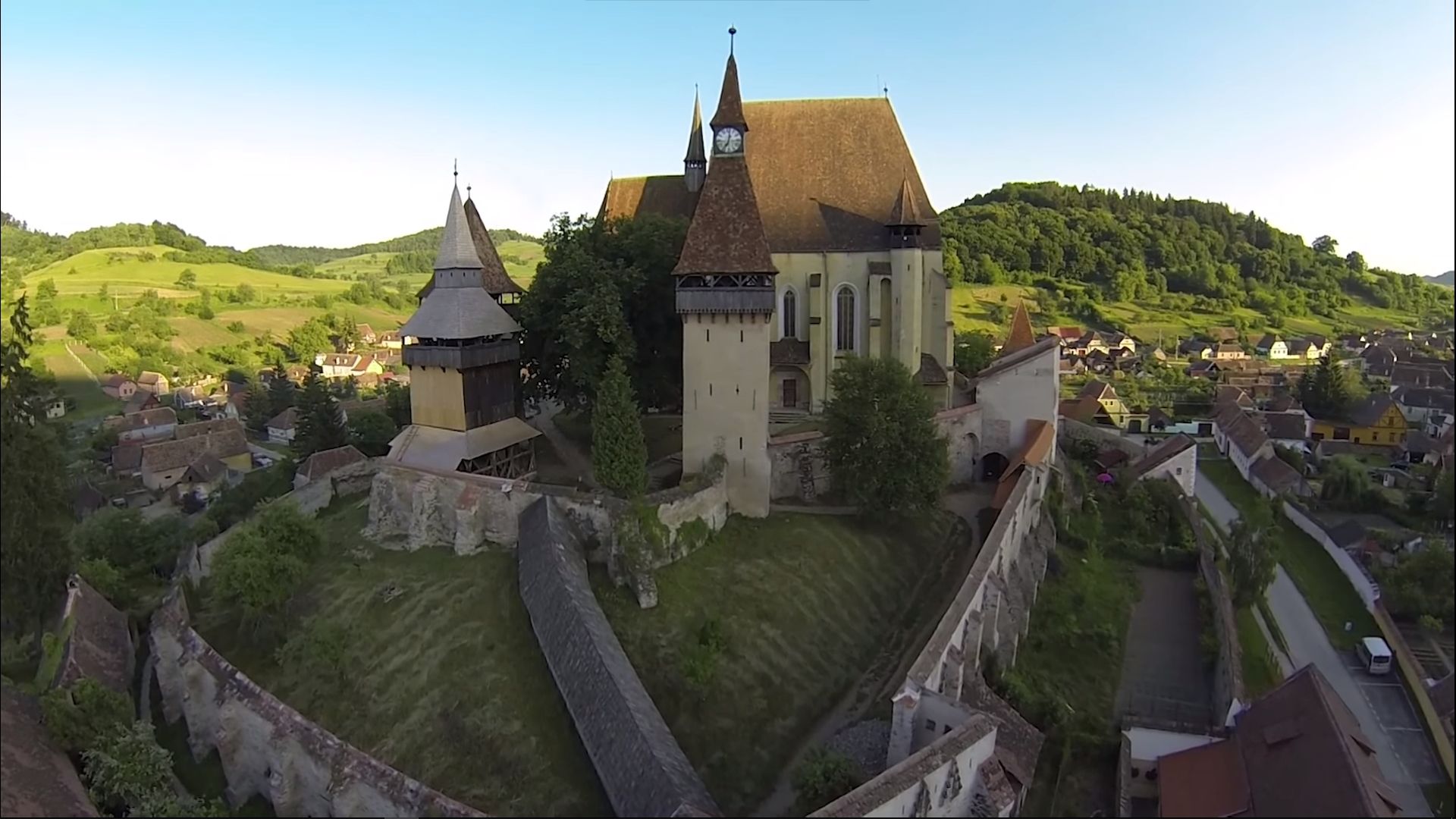 https://mdw-travel-data-us-east-1.s3.amazonaws.com/img/country/Romania/Fortified-Church-of-Biertan/img_03.jpg