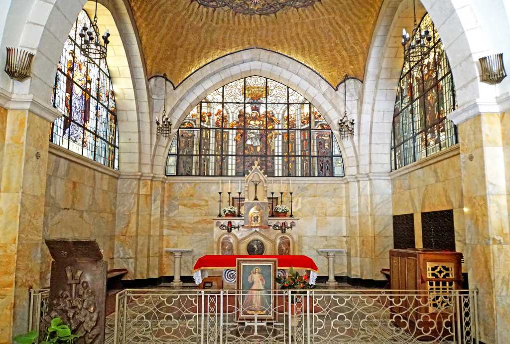 https://mdw-travel-data-us-east-1.s3.amazonaws.com/img/country/Romania/Franciscan-Church-and-Huedin-Gate/img_03.jpg