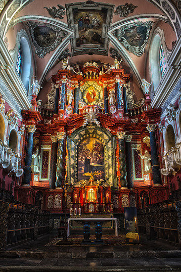 https://mdw-travel-data-us-east-1.s3.amazonaws.com/img/country/Romania/Franciscan-Church/img_01.jpg